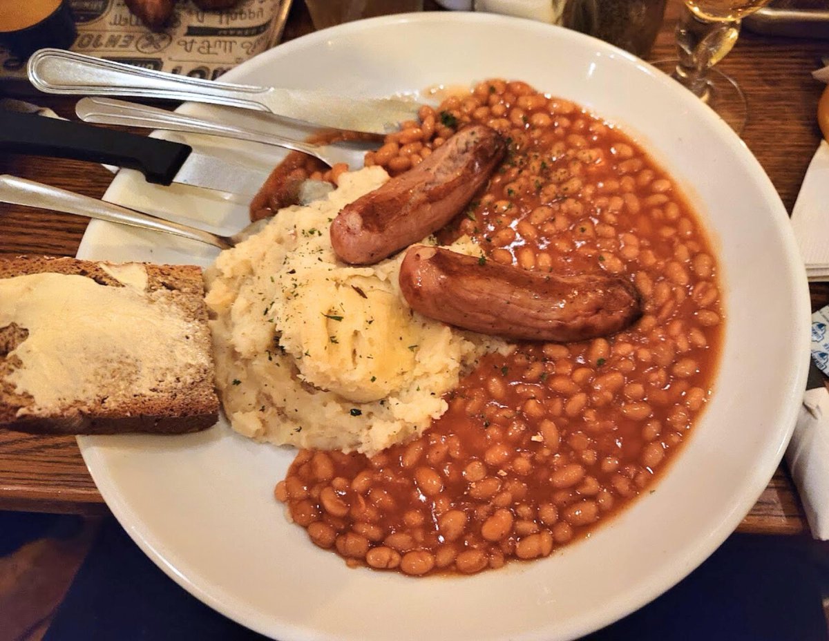 Mulconrys Irish Pub tweet media