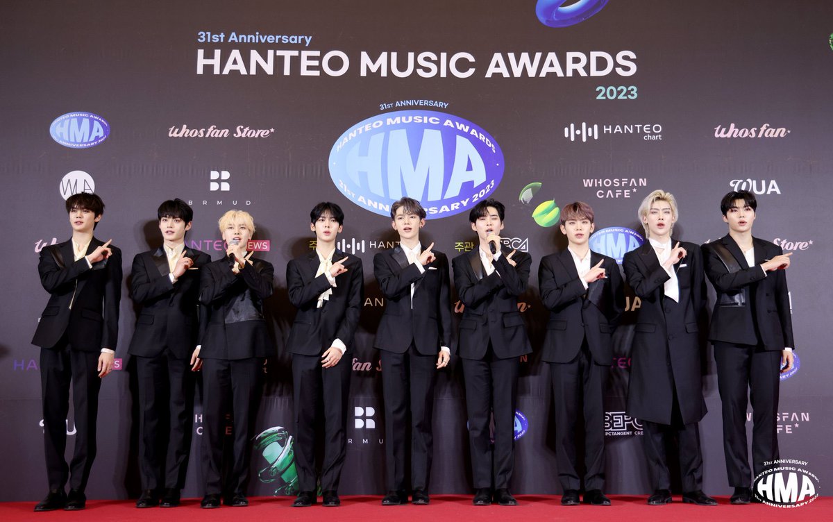 ㅤ

Attended the esteemed Hanteo Music Awards event, adorned in a black ensemble seamlessly blending with the red carpet, leaving a stunning impression.

ㅤ ㅤ