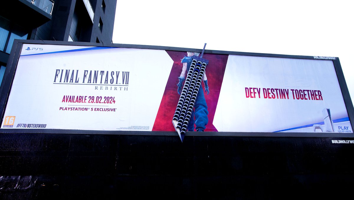 Cloud's iconic Buster Sword has been constructed using DualSense wireless controllers in a giant billboard unveiled in Birmingham, UK. RT for your chance to win one of the controllers used. #FF7R T&Cs Apply: sqex.link/cfab5f