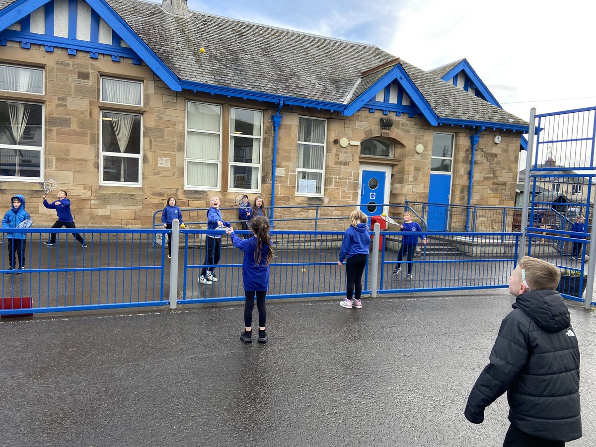 MissManson_APS's tweet photo. Primary 4 have investigated the seasons this week which linked to our Time and Space topics, by using calendars as well as exploring the position of the sun. We finished off the week by learning about the 8 phases of the moon with the help of some tasty treats…🌒🍪 @airthprimary https://t.co/pGEaAknasd