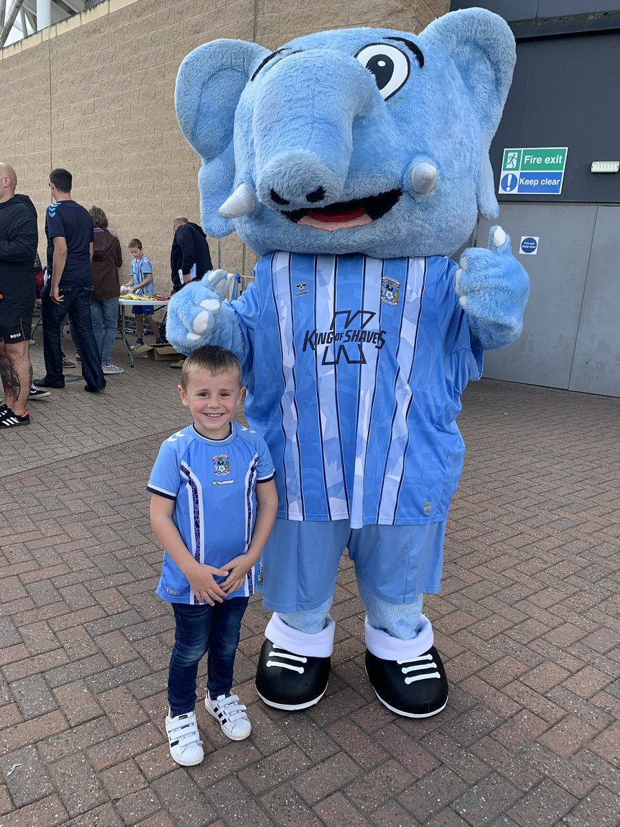 andrewgiles8's tweet photo. Happy 6th birthday Alfie
Love dad #cbsfanwall @Coventry_City https://t.co/s1chCYH5lQ