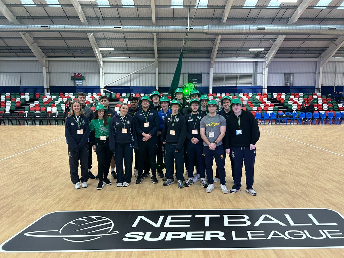 CardiffMetSM's tweet image. Our Sport Management level 5 students are at the @cardiffdragons_ game supporting the event set up and delivery. A great opportunity to be involved in an elite sporting event 👏🏻👏🏻