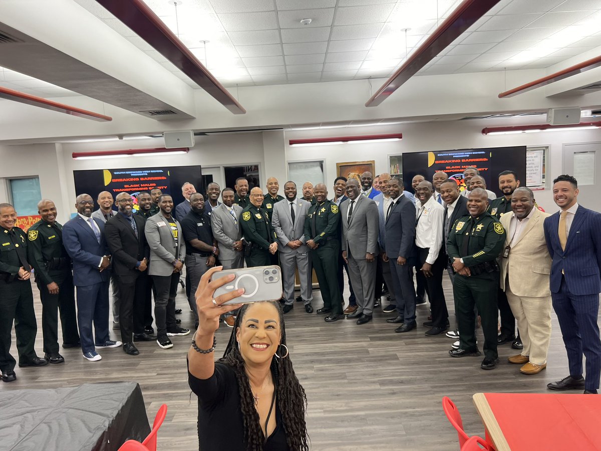 T. Bogle, M.3D (@bogle_med) on Twitter photo Thank you <a href="/BulldogsHouse/">South Broward High</a> for inviting our very own Director Pierre to serve as a shining example to these young men. <a href="/BrowardCollege/">Broward College</a> #TRIO #UpwardBound Thank you <a href="/BulldogsHouse/">South Broward High</a> for inviting our very own Director Pierre to serve as a shining example to these young men. <a href="/BrowardCollege/">Broward College</a> #TRIO #UpwardBound