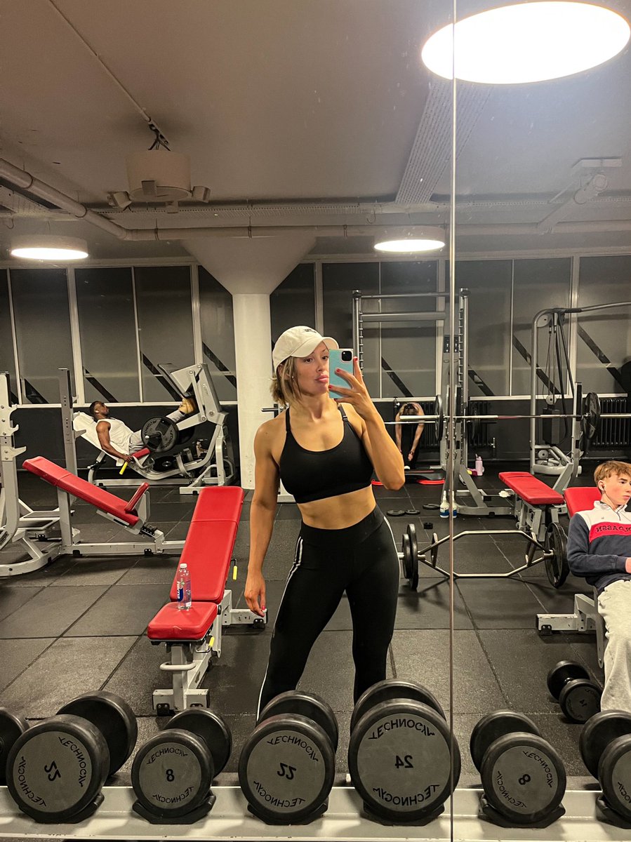 HeidiKatrinaa's tweet image. Ready for my debut in Prague 🇨🇿 

#VCV #CzechRepublic