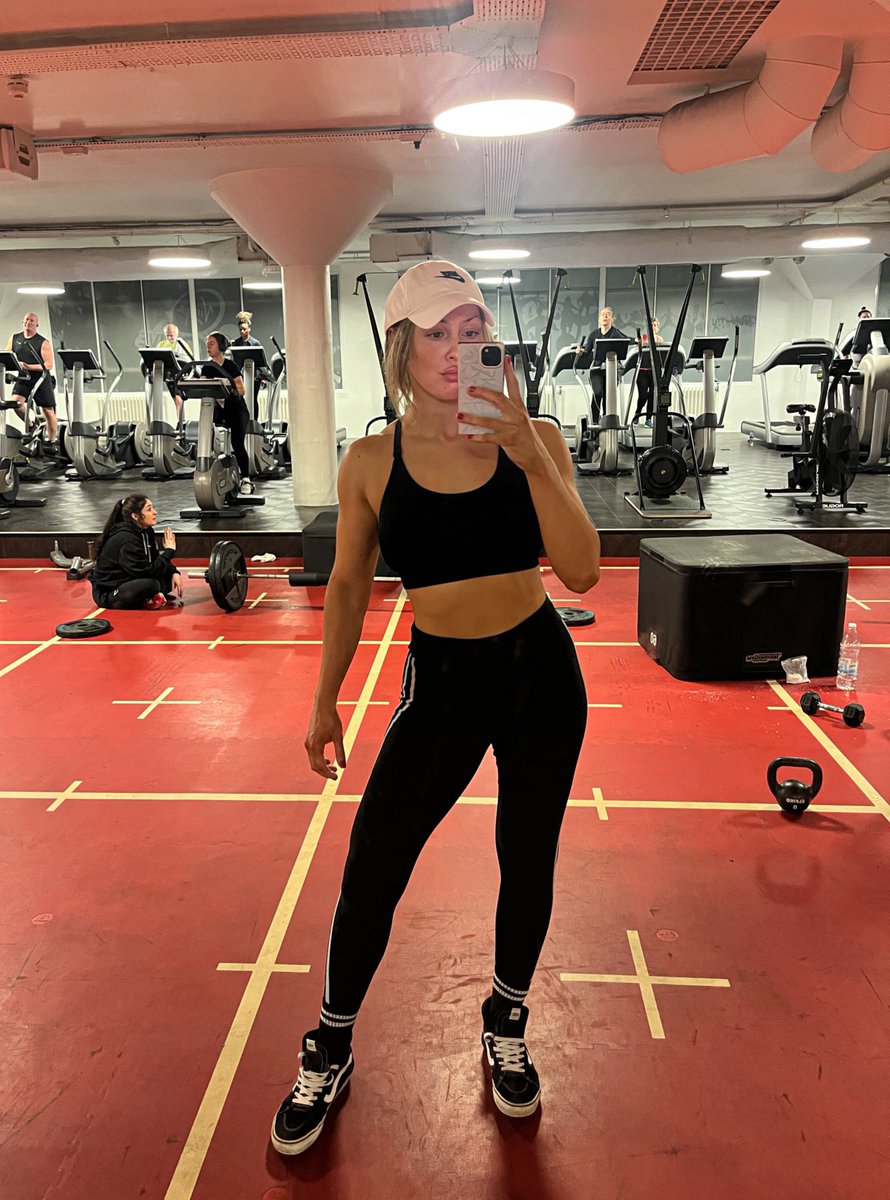 HeidiKatrinaa's tweet image. Ready for my debut in Prague 🇨🇿 

#VCV #CzechRepublic