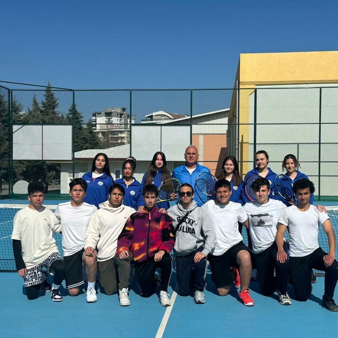 MFL_Resmi's tweet photo. Okullararası Tenis  Turnuvasında öğrencilerimiz,

Kızlarda Manisa İl Birincisi, 
Erkeklerde Manisa İl İkincisi,

olmuşlardır. Öğrencilerimizi tebrik ediyor, başarılarının devamını diliyoruz. (22.02.2024)
🇹🇷🇹🇷🇹🇷🇹🇷🏆🏆🏆🏆🎾🎾🎾🎾
We are the Champions!!!
#ManisaFenLisesi https://t.co/TcOmr89rB1