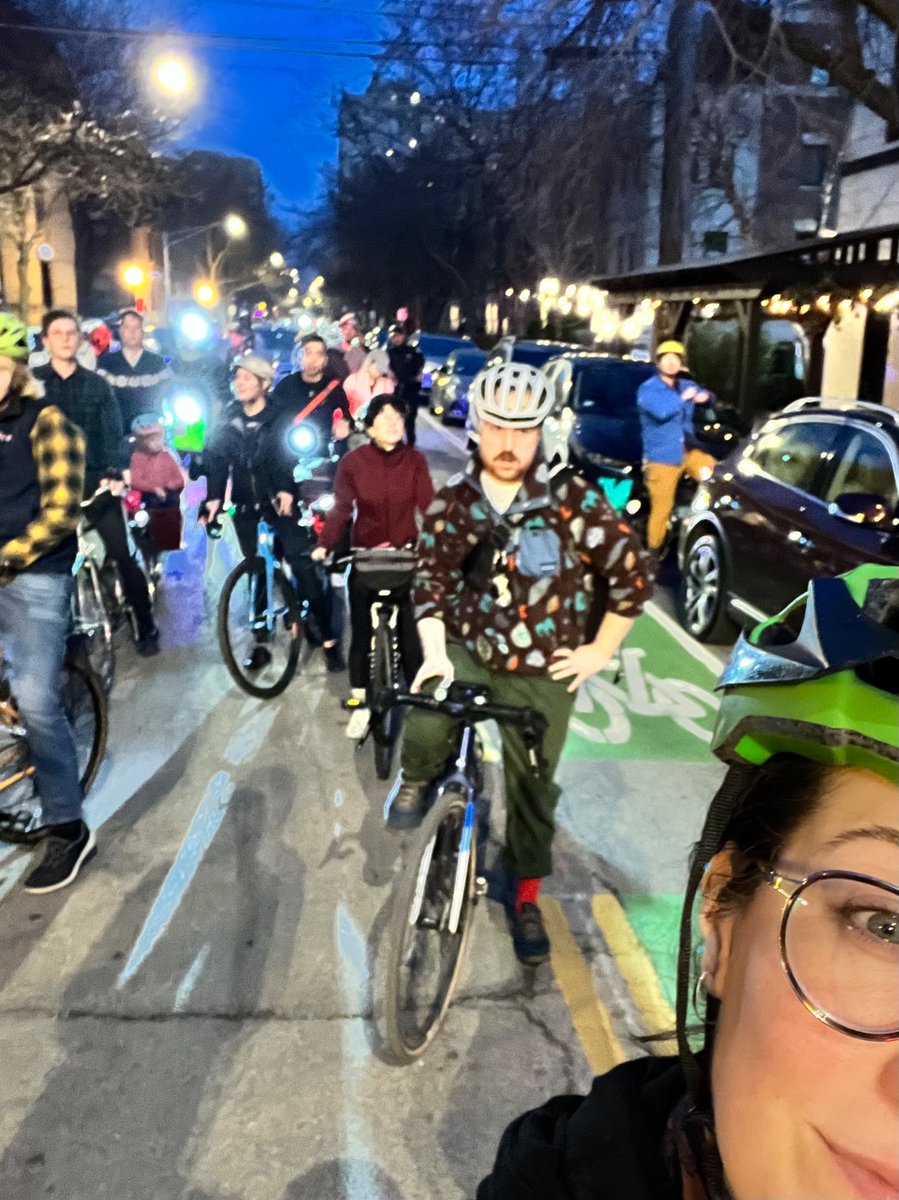Beautiful nite for a #bikejam the other day with @bikegridnow. We want a grid of low-traffic, bike-prioritized streets across Chicago and were out there this week supporting the new Dickens Greenway in Lincoln Park. Thanks @AldKnudsen43!