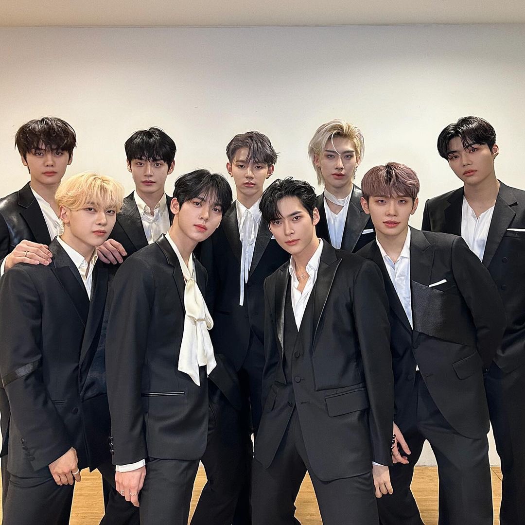 ㅤ

At the Hanteo Music Awards, capturing moments for Zerose, who eagerly awaits and supports us unfailingly.

ㅤ ㅤ