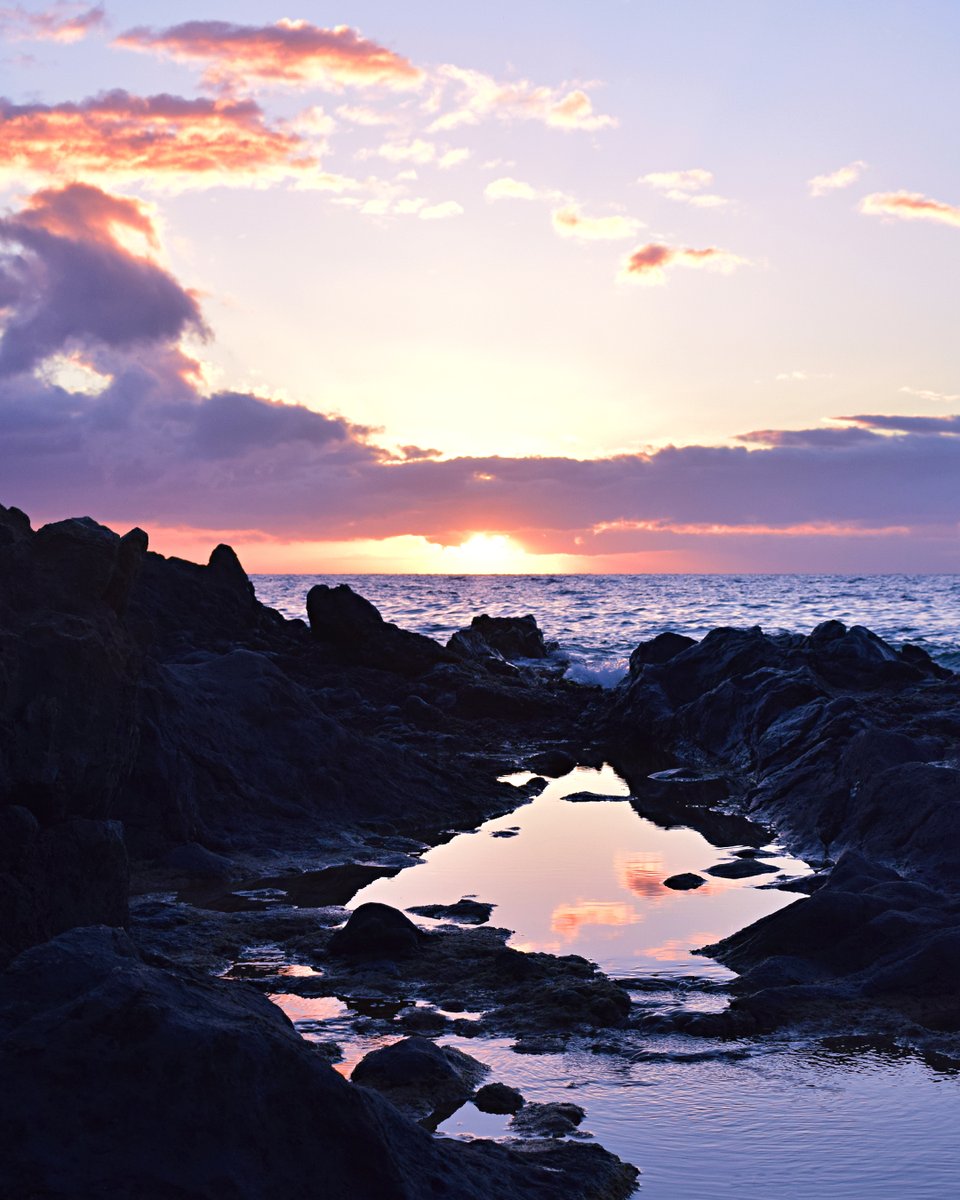 fullyvic's tweet photo. Reflecting on the week that was✨  

#FridayFeeling #photography #BeachLife https://t.co/UK7EmDKJMb