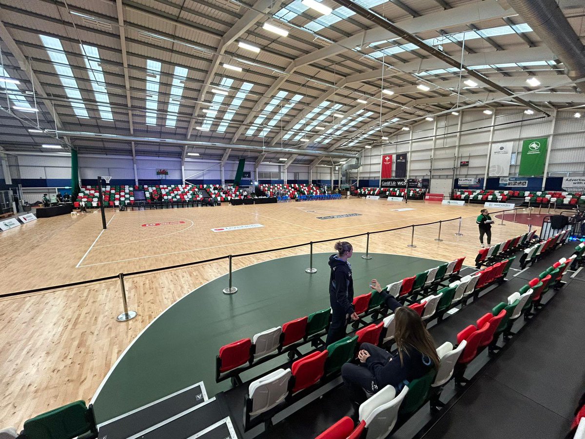Our Level 5 students studying event management are preparing to support the @cardiffdragons_ this evening with their teaching team of @Mark_Napieralla and @SuzyDrane #eventvolunteers #realworldexperience @CardiffMetCSSHS 🎓🏐🐉