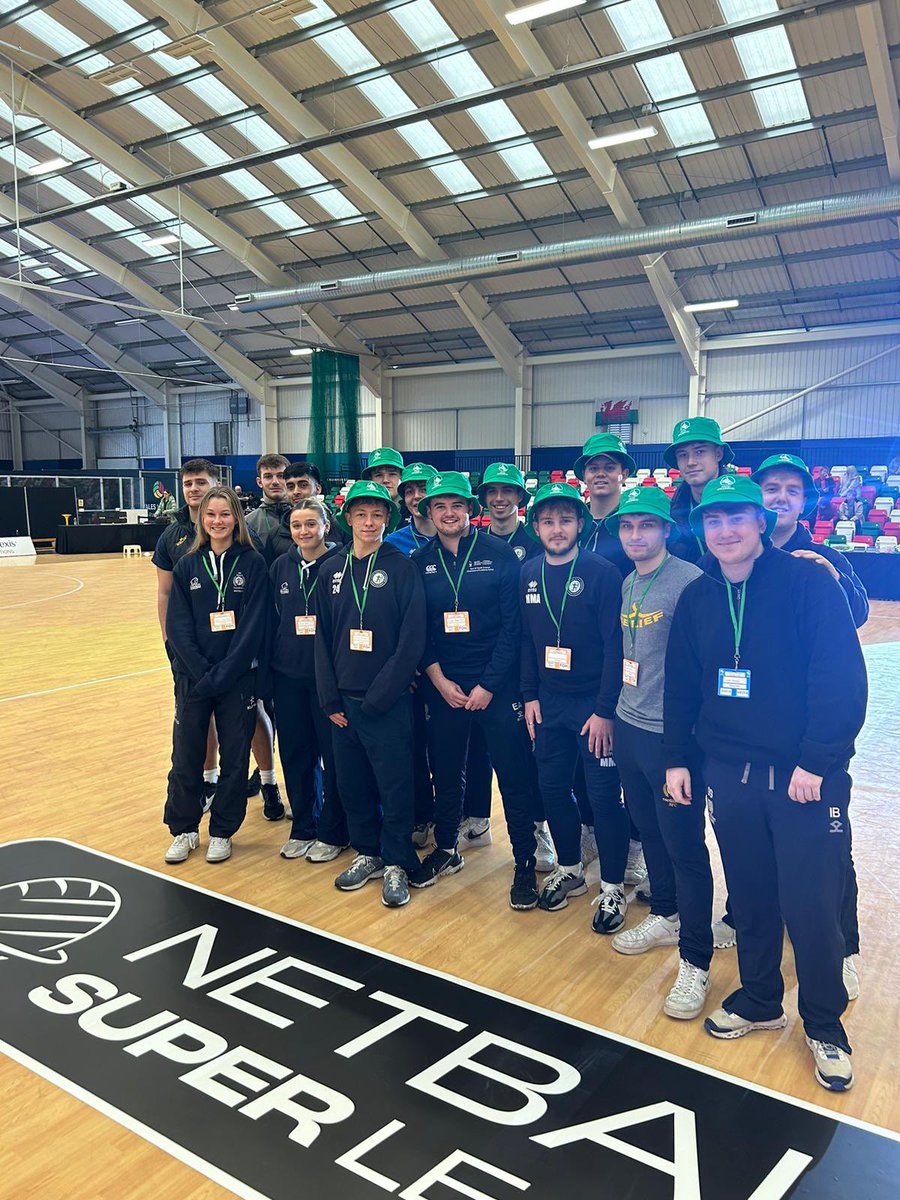 CardiffMetSM's tweet image. Our Level 5 students studying event management are preparing to support the @cardiffdragons_ this evening with their teaching team of @Mark_Napieralla and @SuzyDrane #eventvolunteers #realworldexperience @CardiffMetCSSHS 🎓🏐🐉
