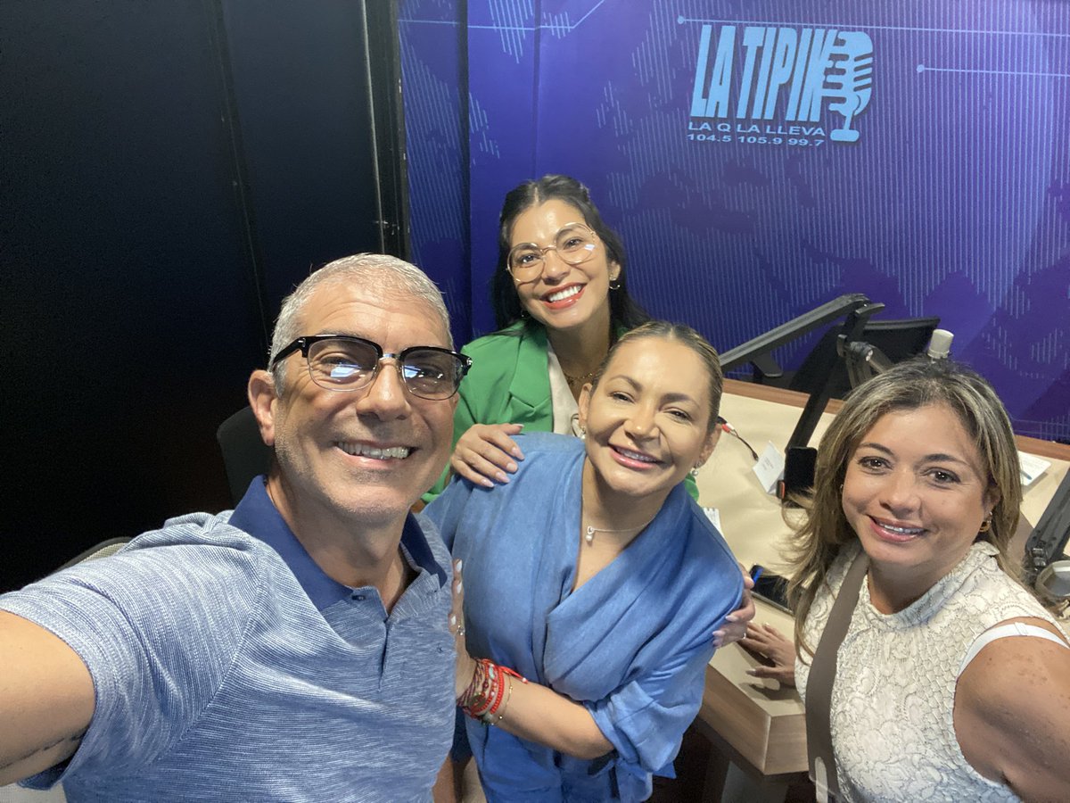 Que honor tener en cabina a <a href="/YamyBlandon/">Yamy Blandón</a> ser humano ejemplar y decidida hacer el bien…
Nos hablo de como marcará la diferencia de llegar a ser diputada por 8-3, a su lado <a href="/VelascoMary/">Marisol Velasco</a> coordinadora de campaña 
de Yamy #LoBuenoViene #Voya4 <a href="/panamenistas/">Panameñistas</a> 
<a href="/romuloroux/">Rómulo Roux</a> <a href="/BlandonJose/">José Isabel Blandón</a>