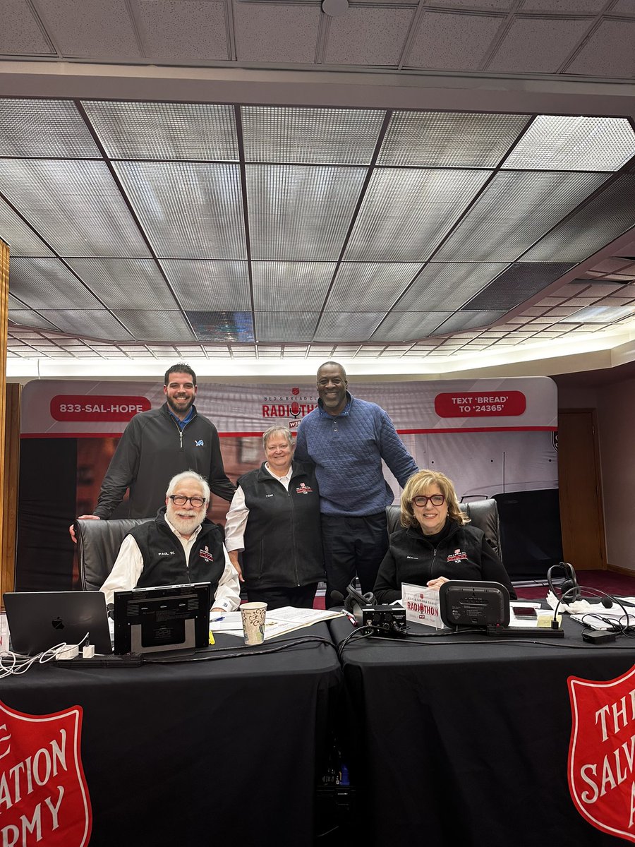 salmich's tweet photo. $600,460 ♥️
Big touchdown when @LomasBrown75 & @ACBellino are live on @wjrradio helping us reach out $1.825 million fundraising goal. 🙏❤️ Thank you to everyone who has donated to support our #BedandBread program. Every dollar truly makes a difference: https://t.co/CfB14v1V4e https://t.co/u5xkxPYFhY
