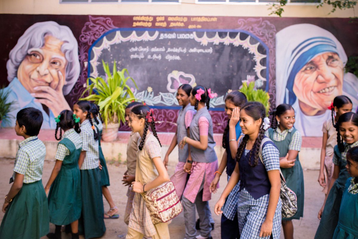 Breaking barriers with menstrual hygiene! #GCC breaks stereotypes by providing sanitary napkins to all girl students, ensuring their comfort and dignity. A step towards inclusive education and women's health. #ChennaiCorporation #KalviyilChennai #HeretoServe