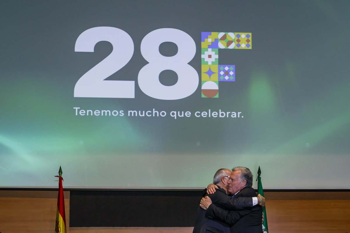 JaenJunta's tweet photo. 📷 Banderas de Andalucía de Jaén 2024

🟩⬜️🟩 https://t.co/UdBA5RnZjV