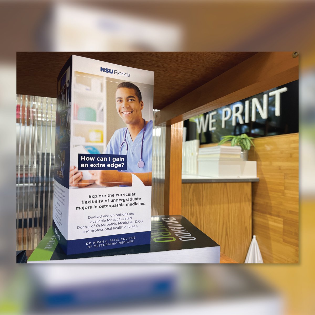 LifeInColors_'s tweet image. Elevate your event with our stunning trifold brochures! Printed on sturdy 100 LB Cover Matte Paper, these invitations are not only beautiful but also durable. Each one is carefully scored and folded to perfection, ensuring a flawless presentation. #Brochures #Trifolds