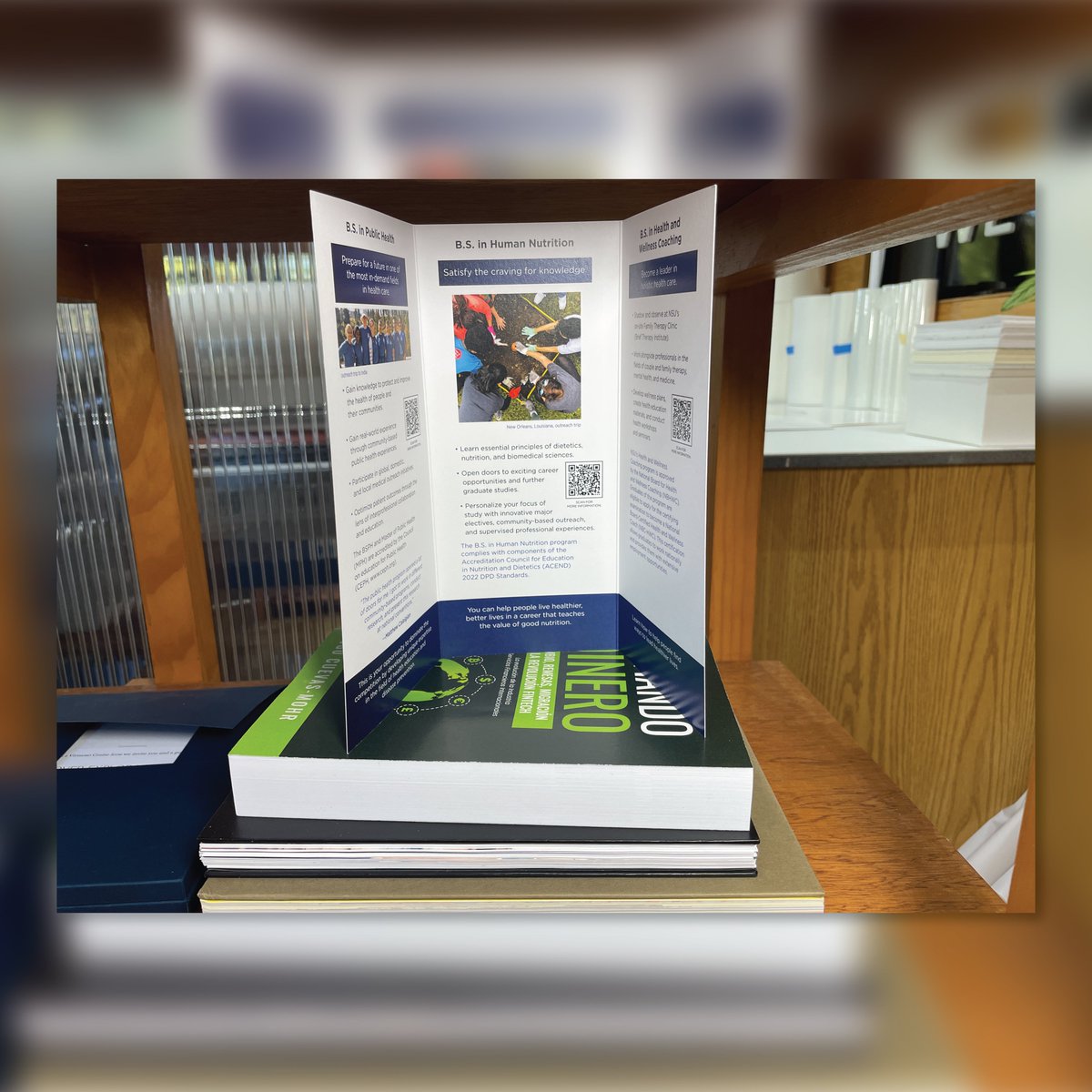 LifeInColors_'s tweet image. Elevate your event with our stunning trifold brochures! Printed on sturdy 100 LB Cover Matte Paper, these invitations are not only beautiful but also durable. Each one is carefully scored and folded to perfection, ensuring a flawless presentation. #Brochures #Trifolds