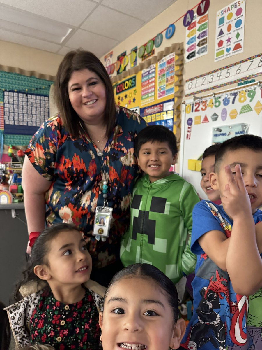 zjgalvan's tweet photo. Cesar Chávez Elementary  Career Day!💕🥰💕

What a treat to share that I was once a little greenfield girl like them, and now I’m their superintendent! 🥰

We love sharing the many career possibilities with our scholars in GUSD and watching them shine with inspiration! 💕💜💕

#LeadershipMatters
#WellnessMatters
#YOUmatter
#LiveWellLeadWell
#Fitleaders
#FitisIn 

@ValChavez2018 @santiagoAM115 @Asael_Ruvalcaba @DrSandraHernand @Amy_A_Ruvalcaba @LorenaRubio123 @CoachGoodman @greg_poppy  @JorgeDoesPBL @DrDonParker1 @DrRenaeBryant @kimi_mac 
@PrincipalRoRod @DiocelinaBelle @LoriGonzalezEDU @mrsjessgomez @pgilders @RosaIsiah @TheColon_s @ProfeMsVgodinez @BetsyCallanan @YogaLadyy @RiseShineJenny @GracianRefugio @DrMariaP_Testa @Buggsnow @DrRenaeBryant @lynettewsocial @bzpmontereyco @BlueZones @mrmercado674 @verodher @ShelleySTEM @BrownBearPRIDE @VillagomezMyra @LCortezGUSD @krisvasquez75 @ErinRam831 @ms_pantaleon @AracelyZavala19