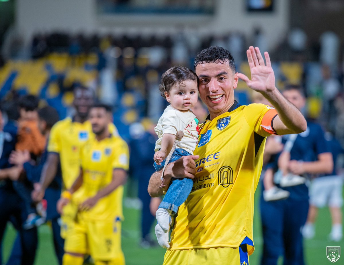 TaawounWorld's tweet photo. ابو نور وابنته 🥺💛 https://t.co/eQupxUeN1Q