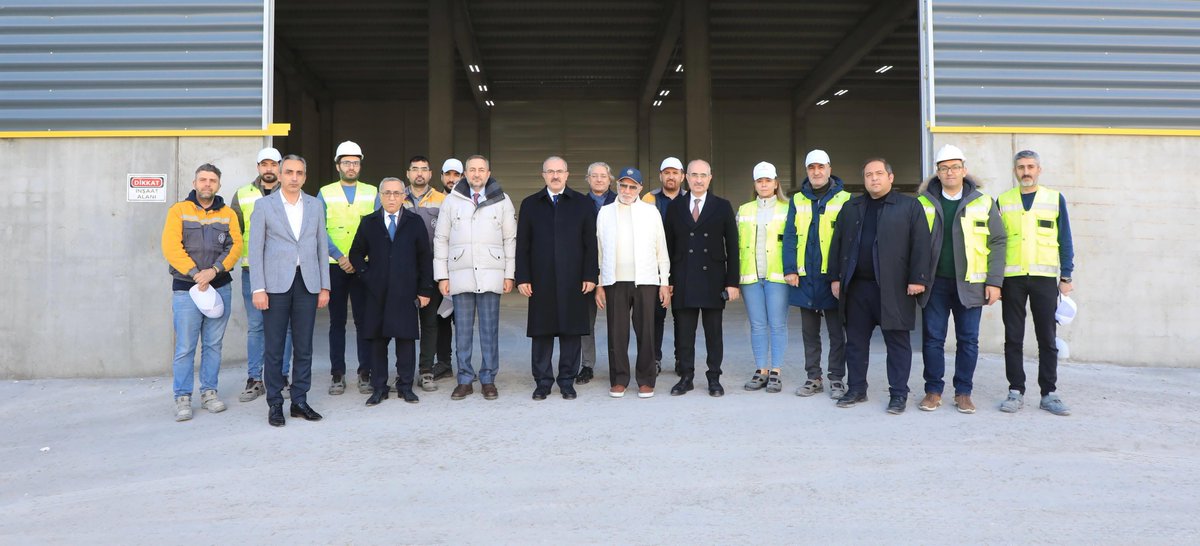 Arslanli_as's tweet photo. Elazığ Valisi Sn. Dr. Ömer Toraman, Arslanlı A.Ş. Alçı Plaka fabrikamızın inşaat alanını inceledi. Nazik ziyaretinden dolayı Sayın Valimize teşekkür ederiz.
@omertoraman25
@elazig_valiligi
#Arslanlı
#YapıKimyasalları
#yapiturkeybuild https://t.co/tVNVCgsIex