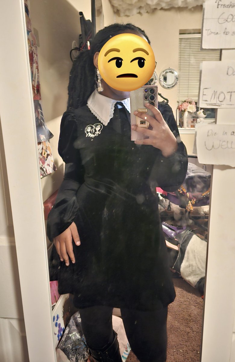 DollyDeares's tweet photo. Goth just wasn't made for fat people :(
Especially in a corpse bride dress I feel like I need to be thinner https://t.co/zI19BwfCtz