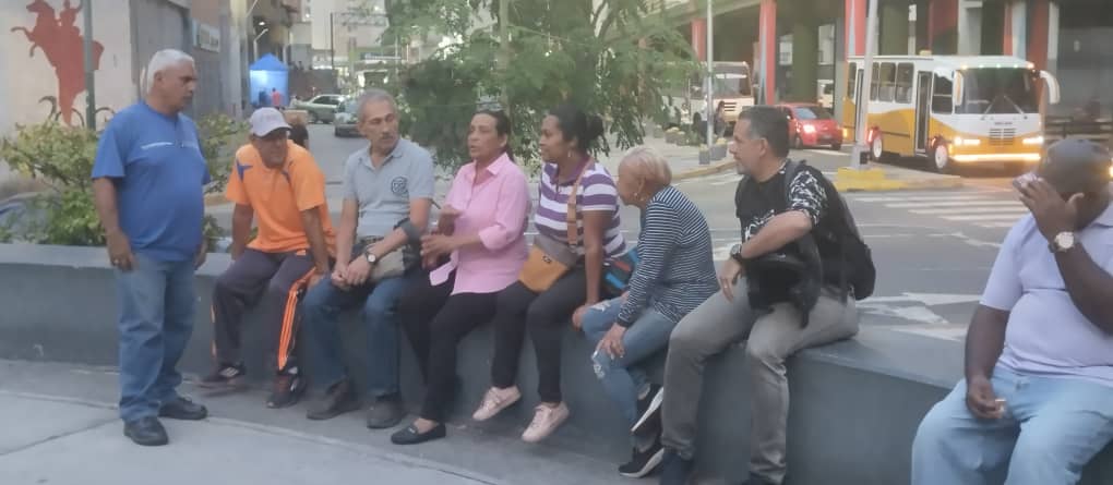 Untcparaiso's tweet photo. #22feb La Dirección Municipal Ejecutiva del @partidoUNT El Paraíso, en reunión extraordinaria para afinar y promover la participación al voto como mecanismo transformador del futuro político del país @goyocaribash @MariaCorinaYA @UNT_Caracas @Untcparaiso https://t.co/n2SyROtvav