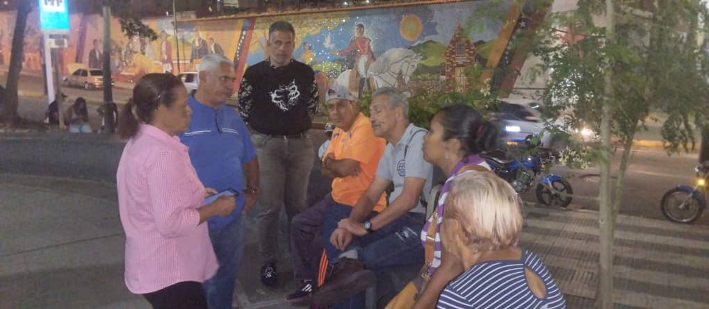 Untcparaiso's tweet photo. #22feb La Dirección Municipal Ejecutiva del @partidoUNT El Paraíso, en reunión extraordinaria para afinar y promover la participación al voto como mecanismo transformador del futuro político del país @goyocaribash @MariaCorinaYA @UNT_Caracas @Untcparaiso https://t.co/n2SyROtvav