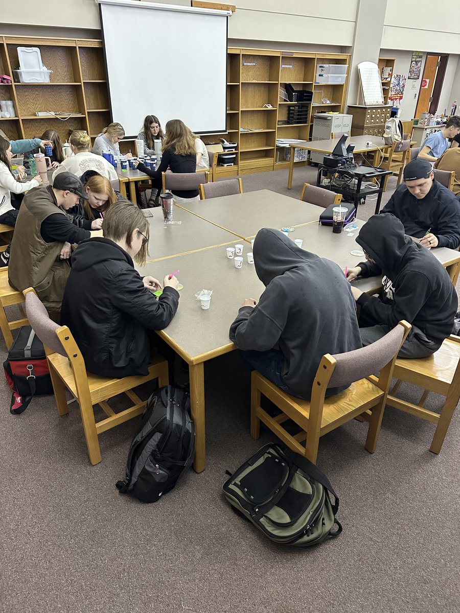 Friday Fun Day with Diamond Painting!
Next one is March 15th!!
😎📚