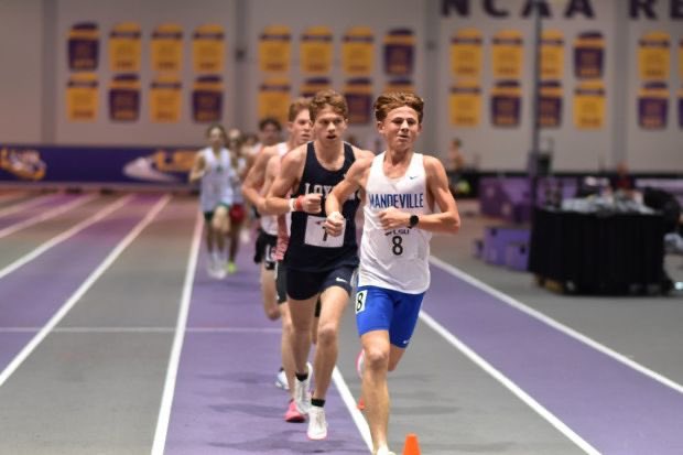 maxjacketti's tweet photo. Enjoyed my first ever indoor track season. Finished with Prs of 9:46 in the 3200m and 4:31 in the 1600m. Exited for this outdoor season. https://t.co/ftS1E3mEQN