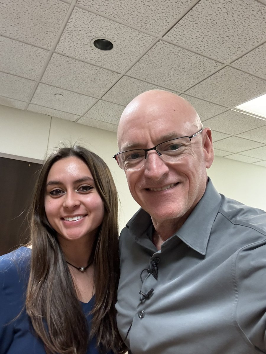 20-ish years later, she’s a student @TexasTech. @stationcdrkelly (her dad’s astronaut classmate) gave a talk @MuseumofTTU last night where we got to finally meet. Shared fun stories + a lot of laughs. Spanky was also our family escort for Scott’s 6-mo & yearlong space missions.