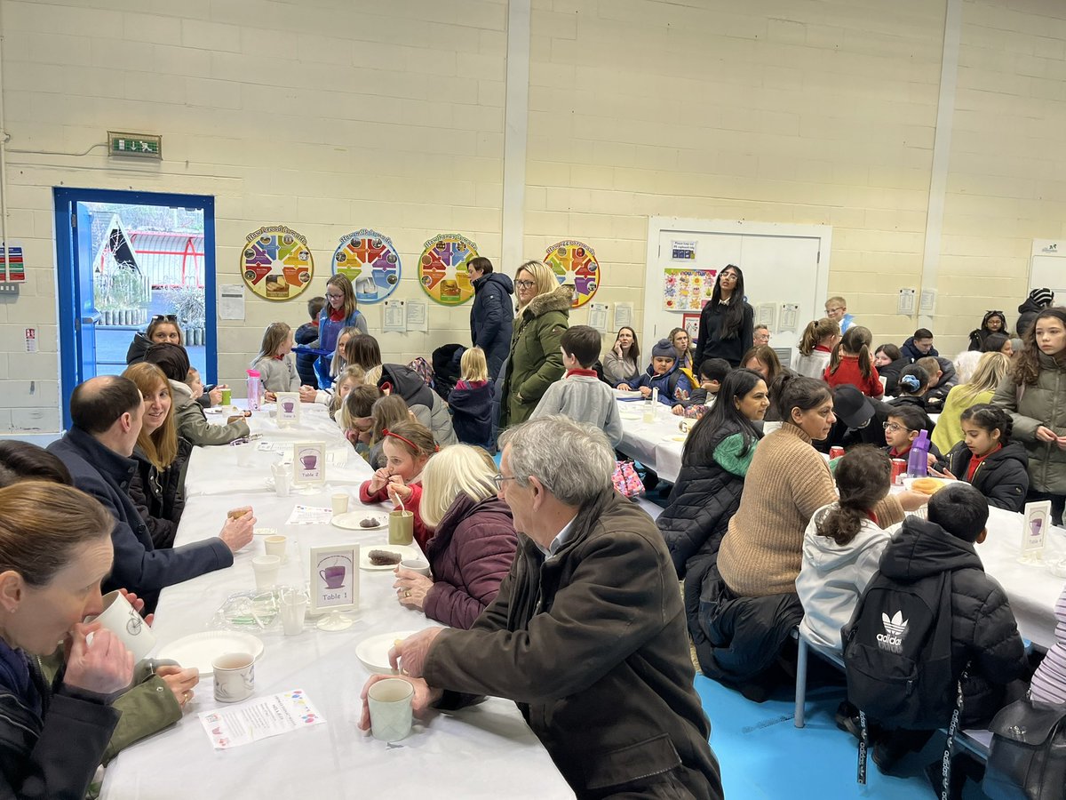 giffnockprimary's tweet photo. Thank to all of our wonderful parent helpers and Giffnock Family for another fantastic Community Cafe. A special mention to our incredible pupils who took on their roles of baristas, waiters, cashiers and kids club entertainers with such confidence. #SkillsForLearningLifeAndWork https://t.co/6DORojReya