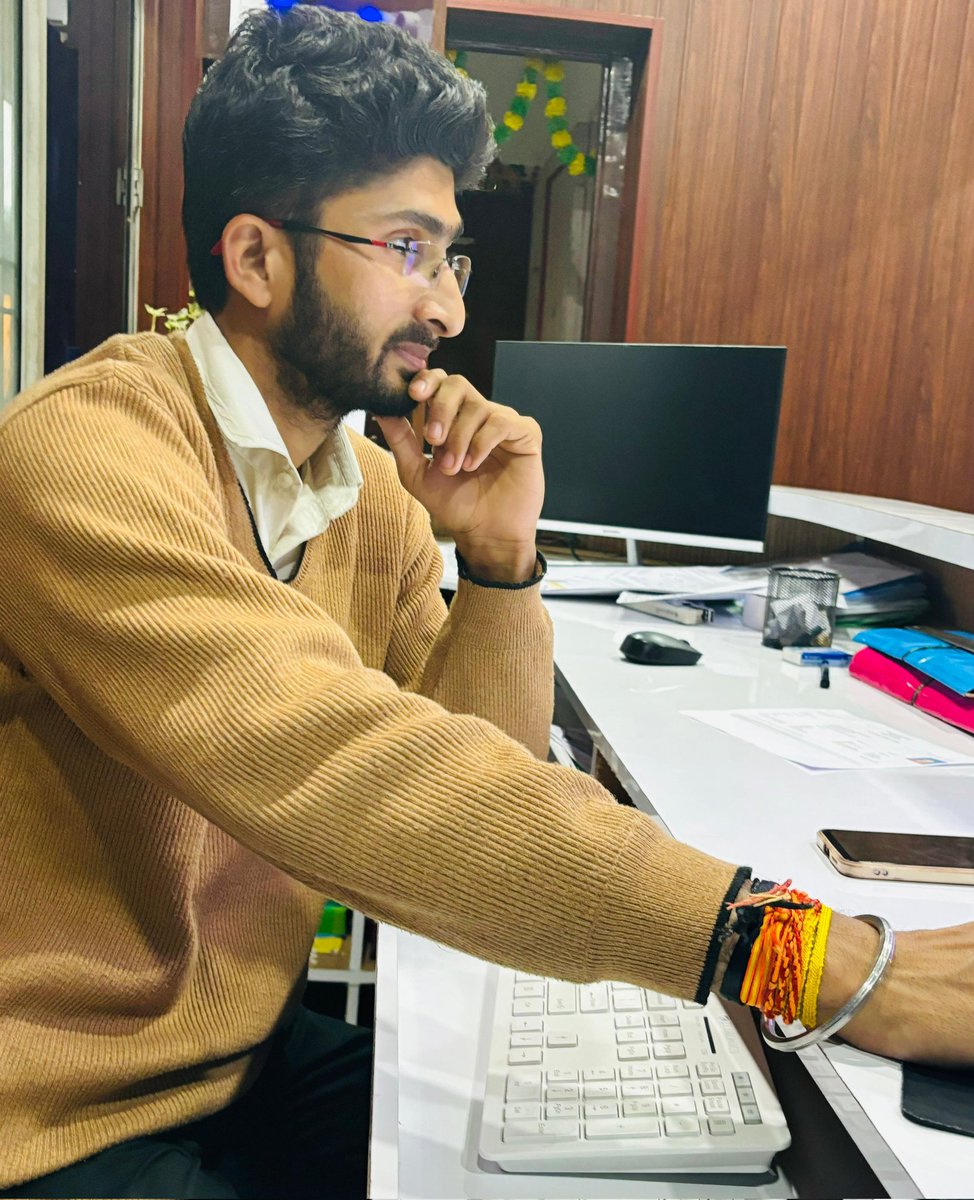 Pushkarpurnea's tweet photo. #श्रेष्ठता_के_लिए_संघर्ष_जरूरी_है।
श्रेष्ठ जीवन में दिन के वास्तविक उजाले की जिंदगी को सदैव के लिए उजाला बनाने अथवा रखने हेतु रात के अंधेरे को भी काल्पनिक प्रकाश से उजाला करनी पड़ती है।🤞
नेहरू जी ने कहा है कि जीवन में आराम हराम है।
#PushkarPurnea
#Purnea https://t.co/9uDUKx1u68