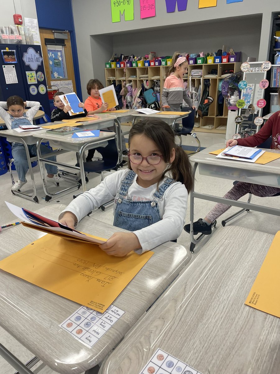 MrsBauerOP's tweet image. Flat Stanley is all packed up and ready to go on a new adventure 🗺️ @OPSchoolsNJ