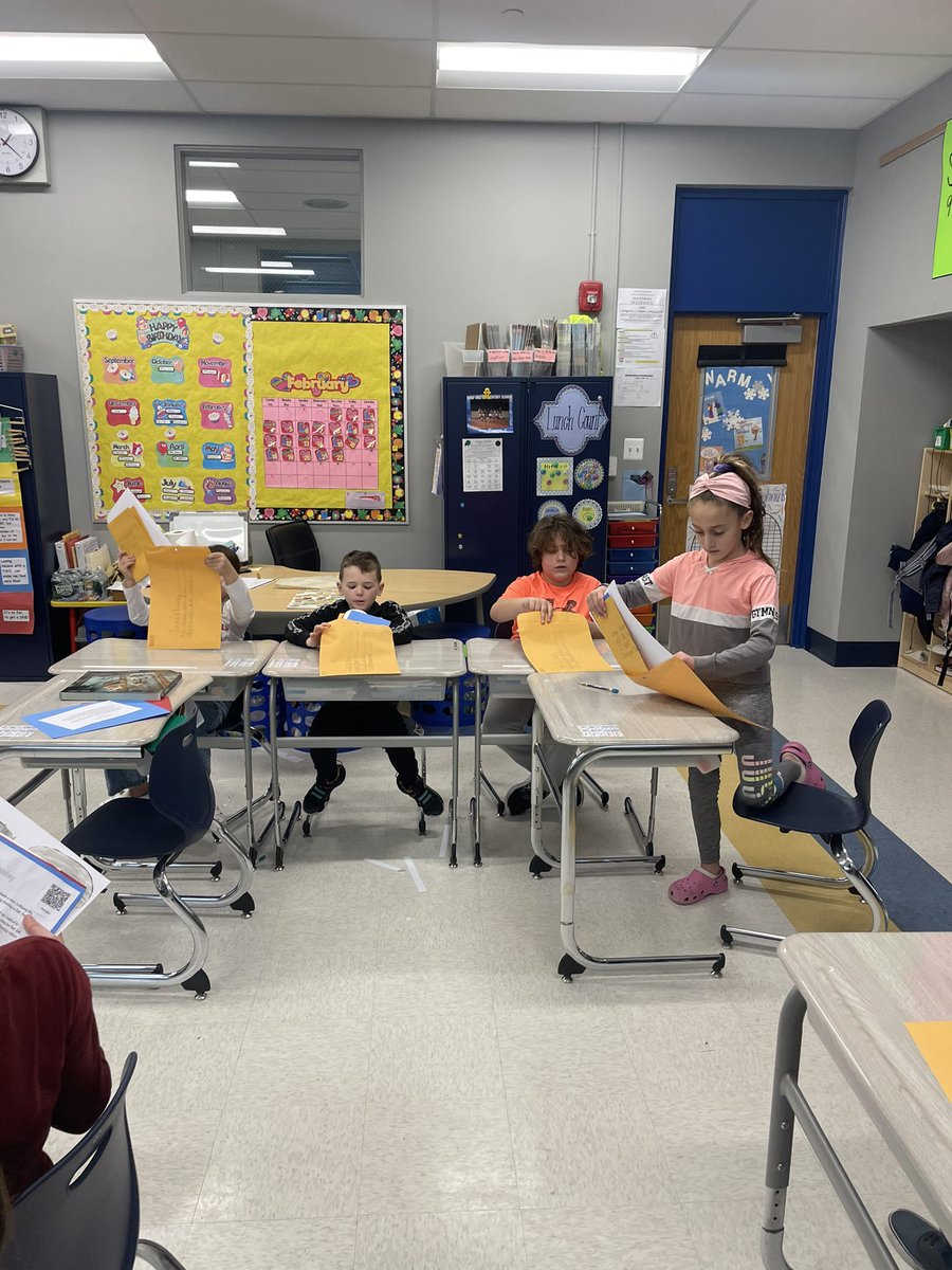 MrsBauerOP's tweet image. Flat Stanley is all packed up and ready to go on a new adventure 🗺️ @OPSchoolsNJ