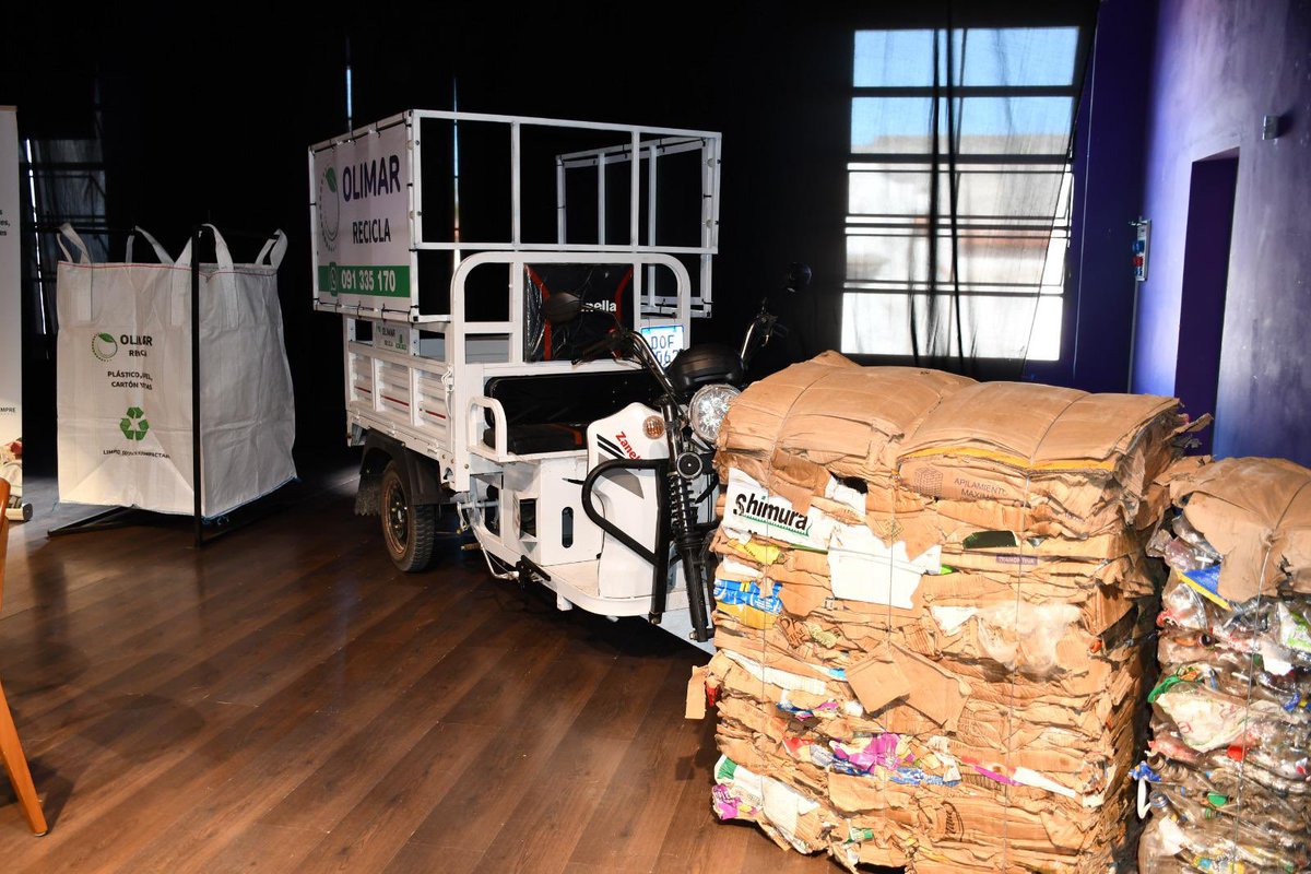 Acompañé al intendente <a href="/MarioSilvera33/">Mario Silvera</a>, a la directora de Desarrollo Social <a href="/chechisena/">Cecilia Sena</a>, a <a href="/MonicaP733/">Monica Pereira Sosa</a> y <a href="/NachoCuenca/">Nacho Cuenca</a> en el lanzamiento de Olimar Recicla. Circuito limpio, trabajo seguro y formal. Felicitaciones <a href="/midesuy/">Ministerio de Desarrollo Social</a> Treinta y Tres, <a href="/inacoop/">INACOOP Uruguay</a> y <a href="/comuna33/">Intendencia de Treinta y Tres</a>. ¡Vale el trabajo!