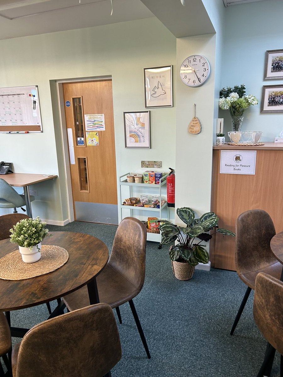 MrsP_SitwellInf's tweet photo. Feeling very proud of my little refurb project during half term ☺️ Our very new and shiny staff room 🤩 Happy staff, happy children 🥰🥰🥰 @SitwellInfant https://t.co/LetKFYicUU