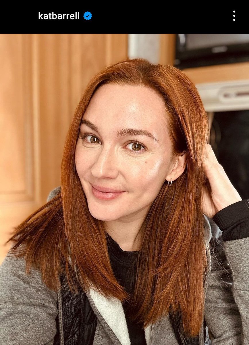 CraftyFoxWaves's tweet photo. I’m getting season 1 vibes 👀 
#WynonnaEarp https://t.co/0ivesEcSgS