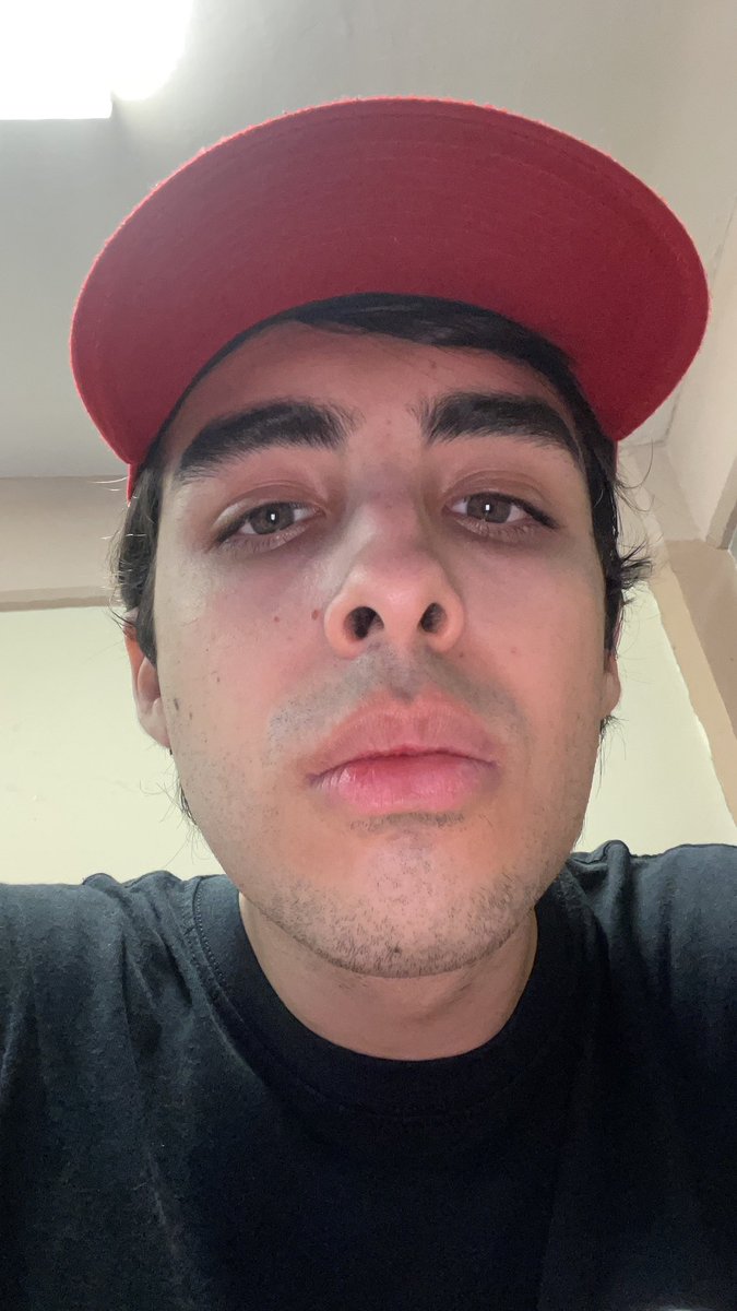 Hola cuando me desbaneen volvemos, aún no muero chicos