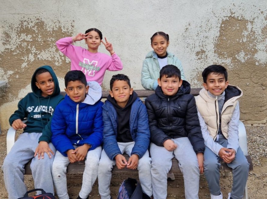 PauCasals_Rubi's tweet photo. Infants de l'aula d'acollida participen en el dia de les llengües familiars als jardins de @AteneuRubi.
Han compartit paraules pròpies de la seva llengua i han cantat i ballat "coti x coti" amb la resta d'alumnat.
#rubicity #aulaacollida @educaciocat
https://t.co/zJdzmYoxRx https://t.co/FjTJy9TanP