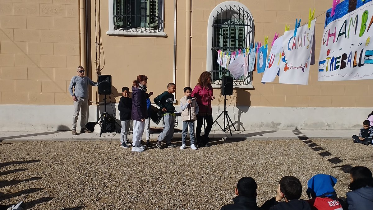 Infants de l'aula d'acollida participen en el dia de les llengües familiars als jardins de <a href="/AteneuRubi/">L'Ateneu de Rubí</a>.
Han compartit paraules pròpies de la seva llengua i han cantat i ballat "coti x coti" amb la resta d'alumnat.
#rubicity  #aulaacollida <a href="/educaciocat/">Educació</a>
serveiseducatius.xtec.cat/vallesoccident…