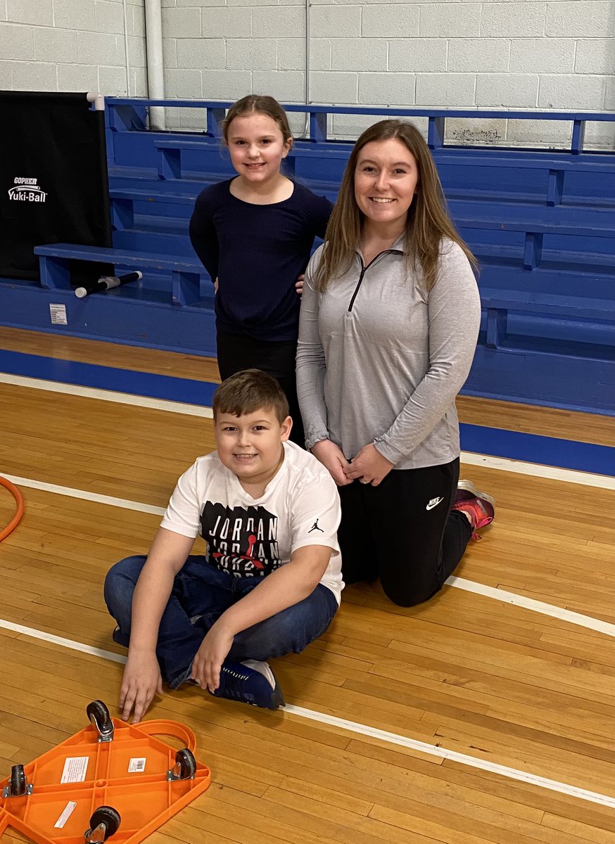 M_Wills2329's tweet photo. We have enjoyed having Ms. Josie Russell in our P.E. classes at DES. A great teacher in the making! #therightstuff #physicaleducationcounts @Desbears @DCS_TN https://t.co/FahPnxugii