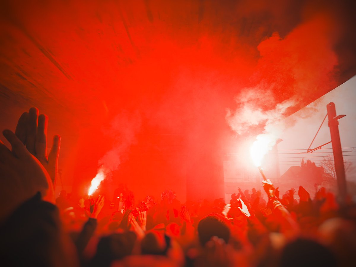 LensFans_1906's tweet photo. Partout avec vous ! 🔴🟡

📍Fribourg - Lens

#FierDEtreLensois #SCFRCL #UEL https://t.co/w7gCXYDBtB