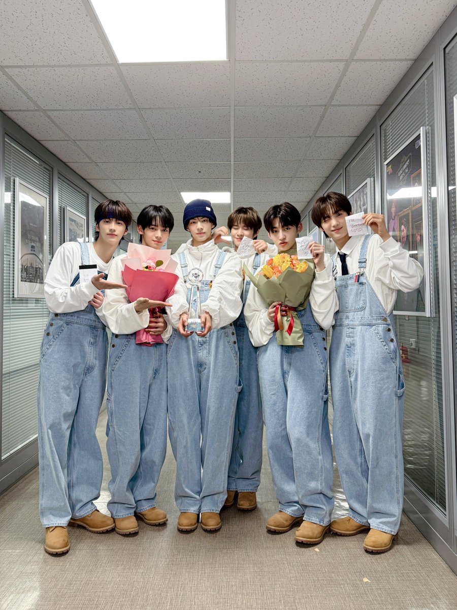 Shgnyu's tweet photo. Gratitude overflows for the incredible #PlotTwist4thWin #TWS4thWin celebration today! Huge thanks to the fans, the hardworking staff, and Pledis family who make TWS shine. We’re committed to exceeding your expectations on every tour https://t.co/DeBf3lm1Sq