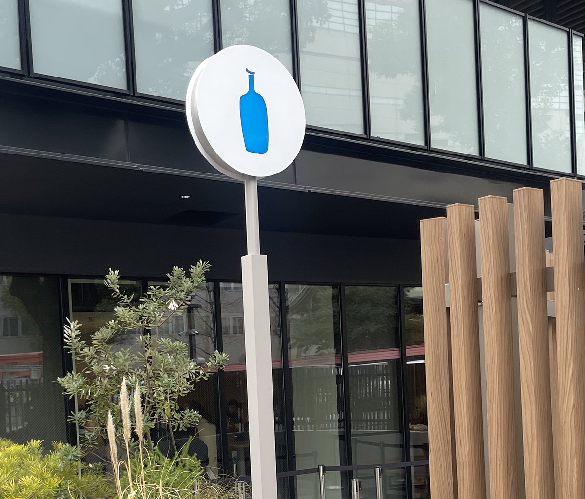 __mnm0n's tweet photo. Bluebottlecoffee ・ 福岡 https://t.co/zFifpIwf86