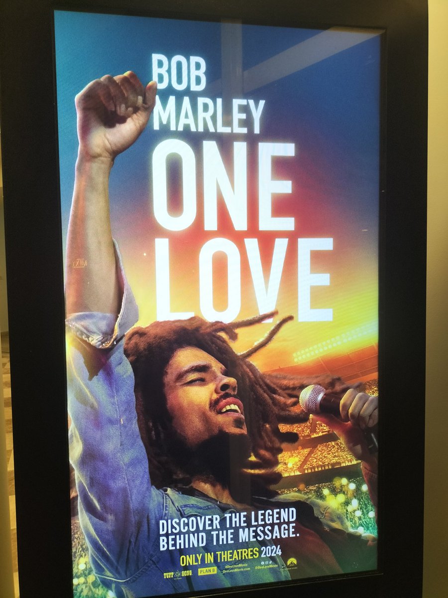 KayoYmst's tweet photo. ボブ・マーリー〈ONE LOVE〉鑑賞🎥 まさかカイロで観ることになるなんて。キングストンでお宅拝見(ボブマーリーミュージアム)した事を思い出し、うんうんと頷き。 彼の人生をスクリーンで楽しめて満足。付添いの夫よ、シュクラン😬
#lifeisspecial
#BobMarleyOneLove
#fridaynight #cairoegypt https://t.co/TiwpOiStf8