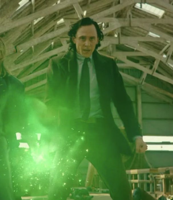 cosmic_marvel's tweet photo. Tom Hiddleston when asked who’s the most powerful sorcerer, #Loki or #DoctorStrange:

“I suppose Doctor Strange is the Sorcerer Supreme, but Loki is a god. They’re both great, slightly different, but great.” #ComfestCon https://t.co/V7OJqaQX3C