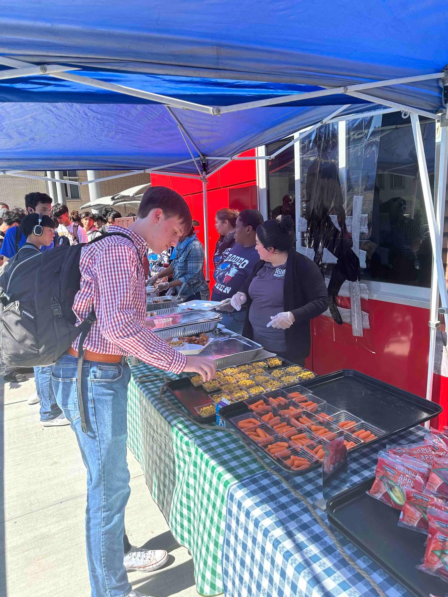 HISD Nutritional Services is on site today serving a delicious BBQ in the courtyard. @HISDNutrition