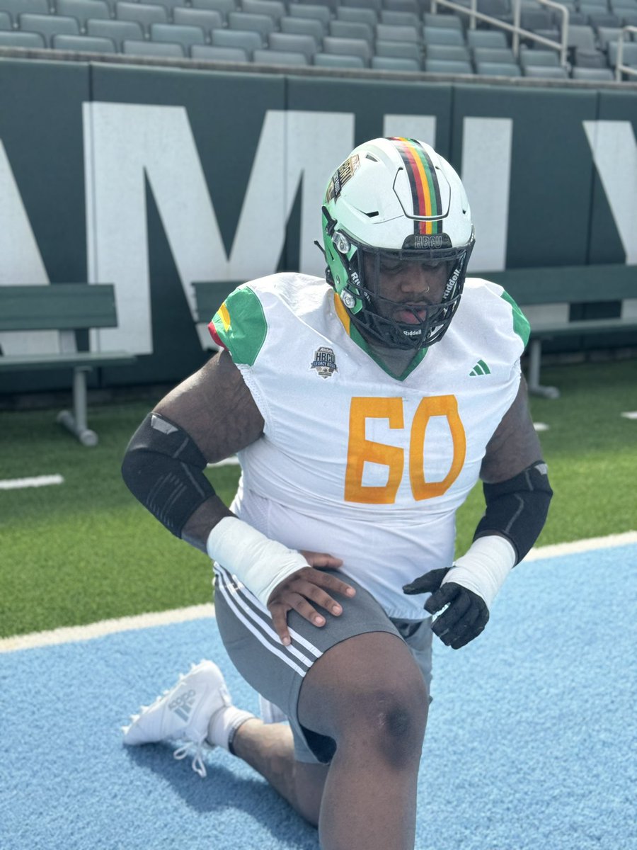 LawrenceLagrone's tweet photo. Im so grateful for this opportunity. I’m having a great time at the legacy bowl, time to finish this thing off strong.#legacybowl#teamGaither https://t.co/FqV55RZEpP
