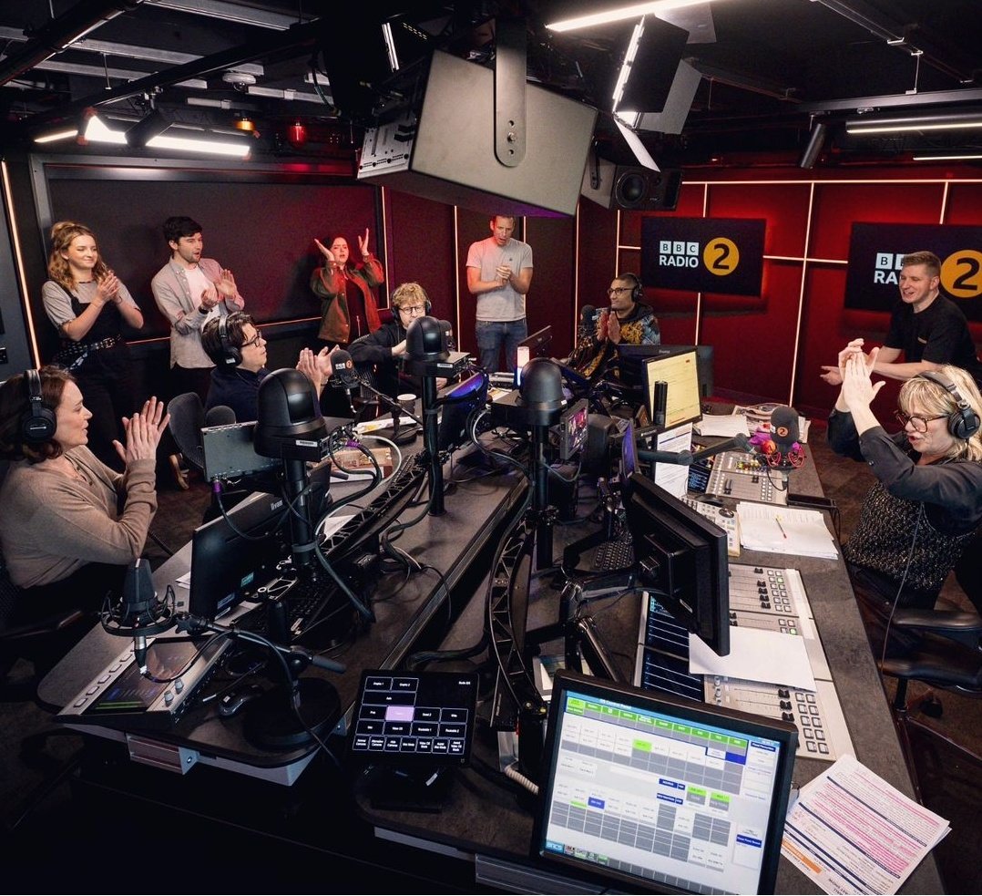 📸 James Watkins

#keeleyhawes #joshwiddicombe #michaelmcintyre #radio2 #zoeball #FriendsRoundFriday