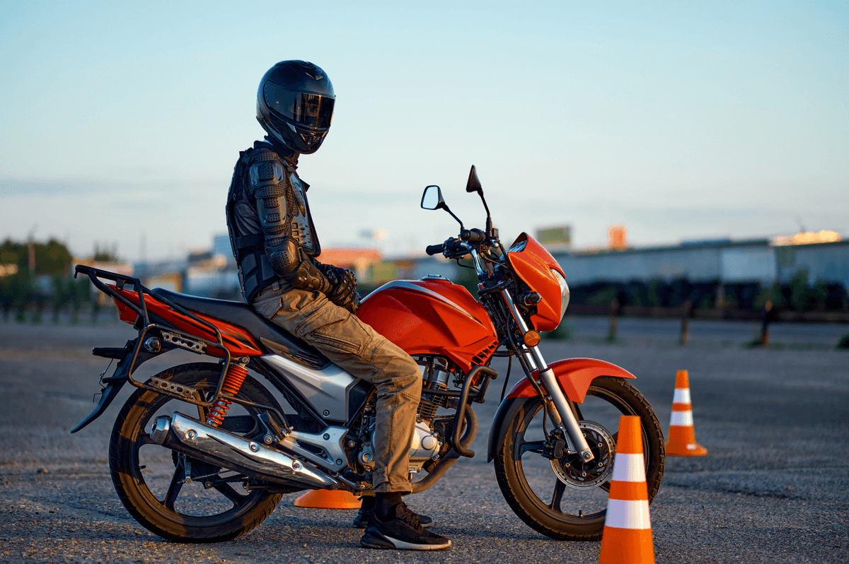 🤔🏍️ What do you know about #motorcycle gymkhana? Find out what it is in our blog post and discover what benefits you can get with this #motorsport as a rider 👉: cutt.ly/EwNyGs2Z